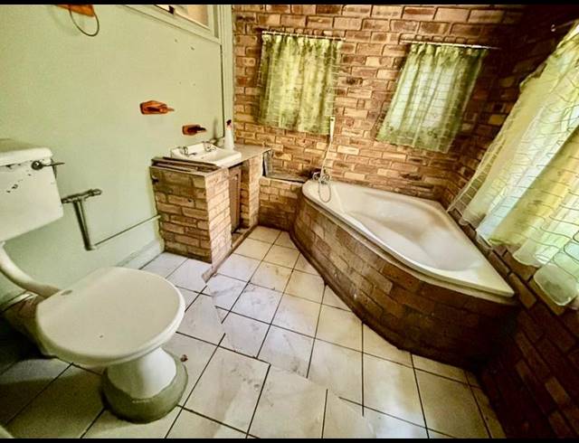 3 BEDROOM HOUSE FOR SALE IN VANDERBIJLPARK CW 5
